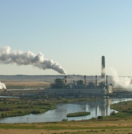 Dave_Johnson_coal-fired_power_plant,_central_Wyoming