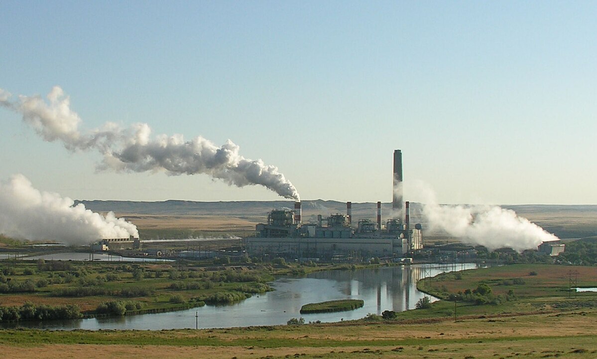 Dave_Johnson_coal-fired_power_plant,_central_Wyoming
