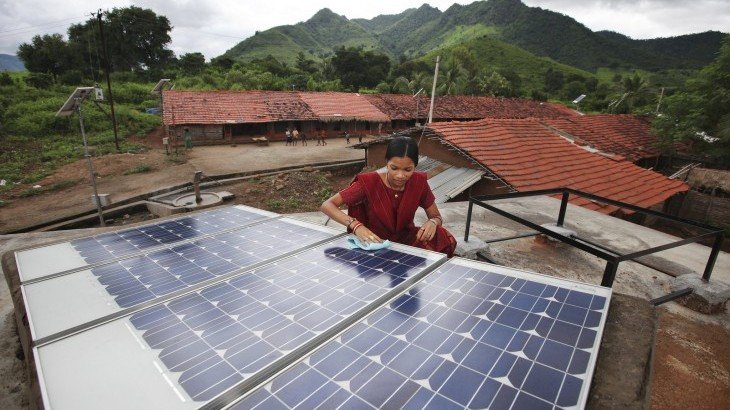 solar_worker_developing_country